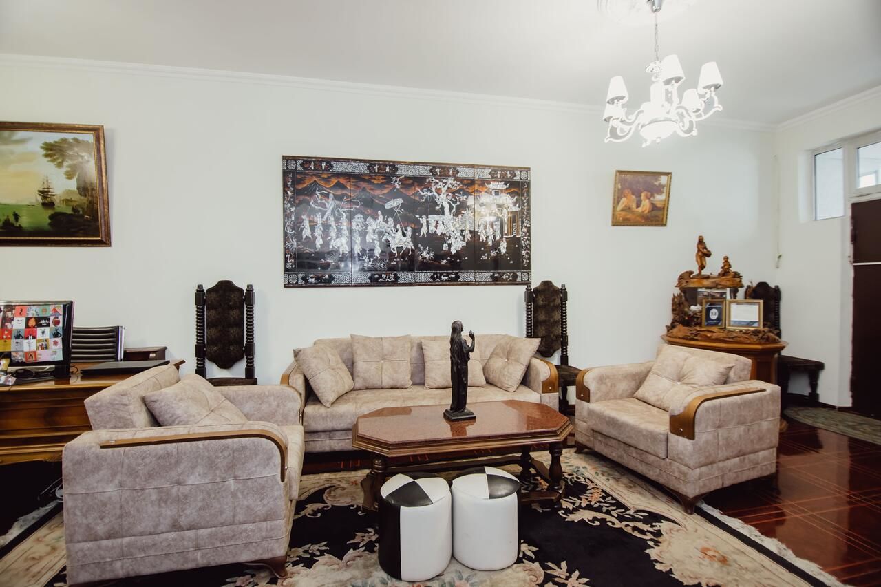 Отель Hotel Queen-Batumi Батуми